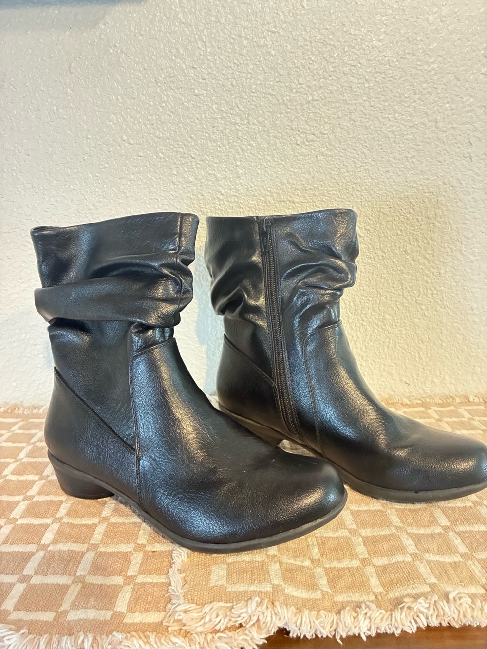 Croft & Barrow Ankle Boots (6.5)